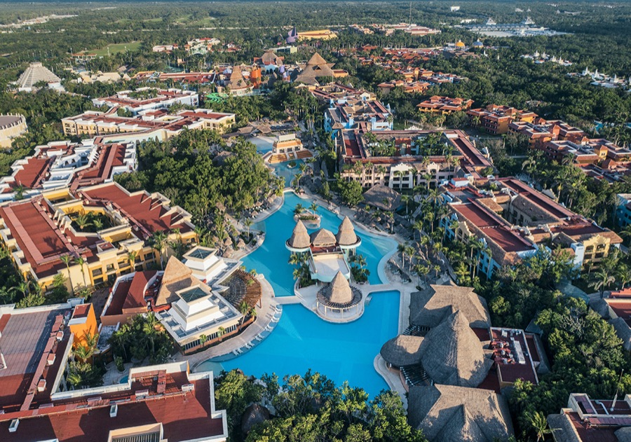 Iberostar Paraíso del Mar — vista aérea del complejo con albercas en Riviera Maya