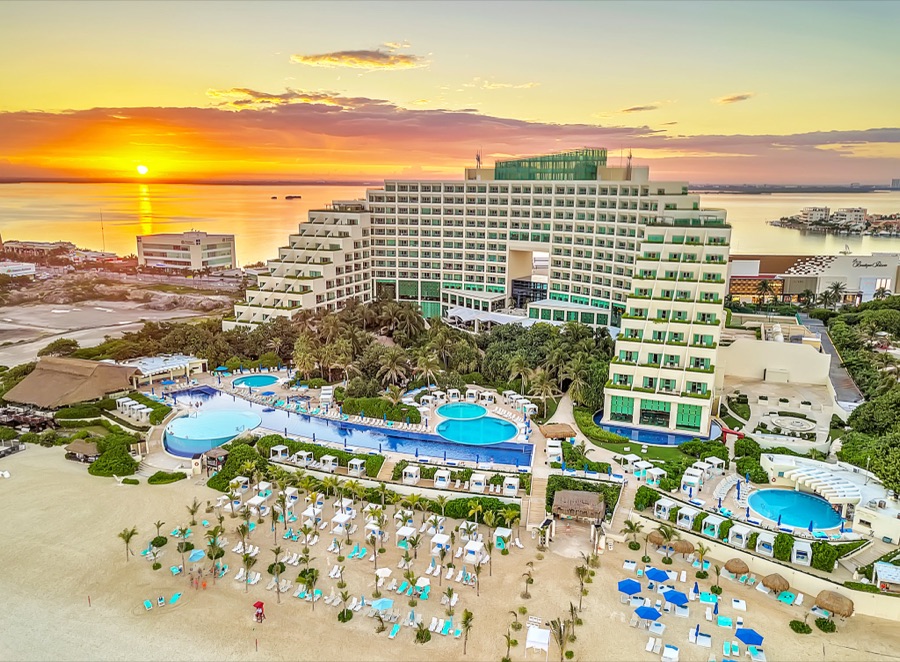 Live Aqua Beach Resort Cancún — resort solo adultos con vista al Caribe