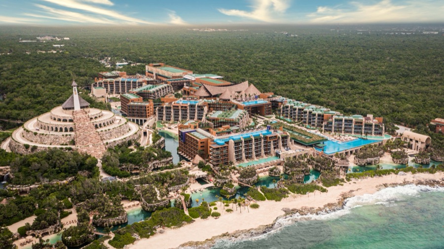 Hotel Xcaret Arte — vista aérea del resort solo adultos de arte y gastronomía en Riviera Maya